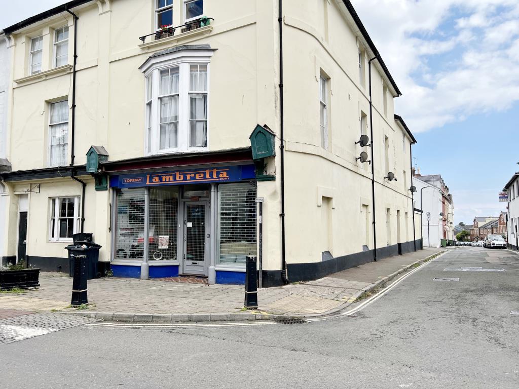 Lot: 140 - COMMERCIAL PROPERTY WITH PREVIOUS PLANNING PERMISSION FOR ONE-BEDROOM FLAT TO REAR -